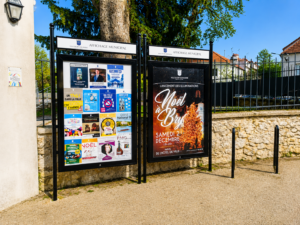 Panneau vitrine d'affichage — Fontainebleau