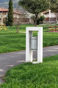 Borne de propreté en béton